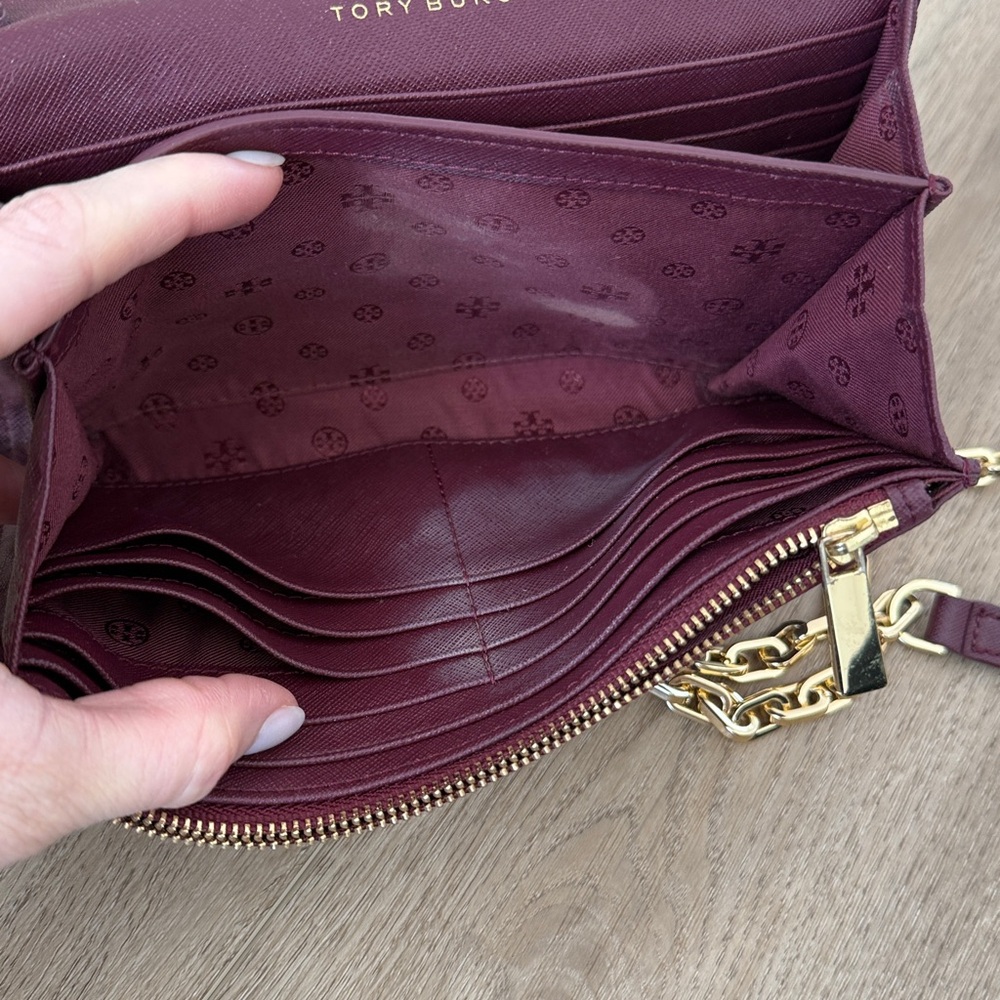 Tory Burch Plum Crossbody Bag with Gold Chain - Picture 10 of 11
